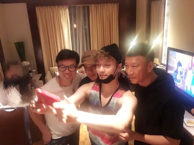 極限男人幫為羅志祥慶生 六個男人進入瘋狂自拍模式