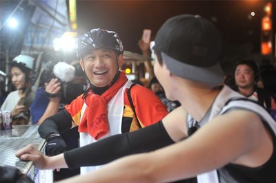 “極限男人幫”開啟墾丁之旅 黃渤投球百發百中